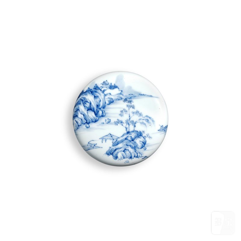A blue and white 'landscape' box and cover, Qing dynasty, Kangxi period | 清康熙 青花山水紋蓋盒 《清玩》款 - 图1